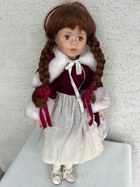 Vianocna 50 cm velka zimna babika porcelanka z,
