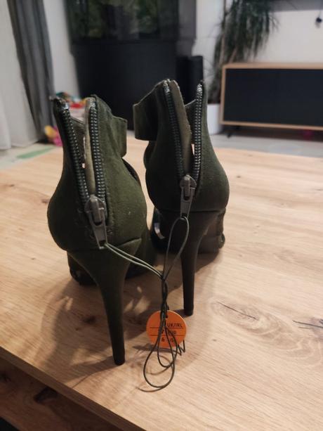 Sandále na opätku, primark,37