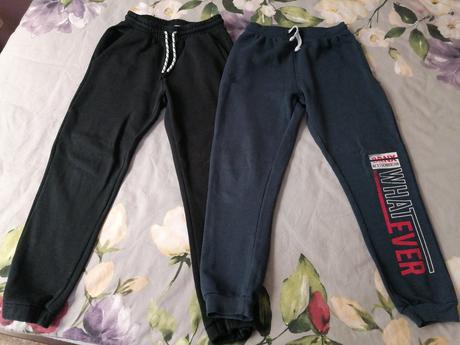 Predám 2x tepláky, reserved,134