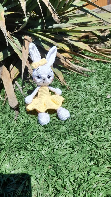 Háčkovaný zajačik v šatičkách, 