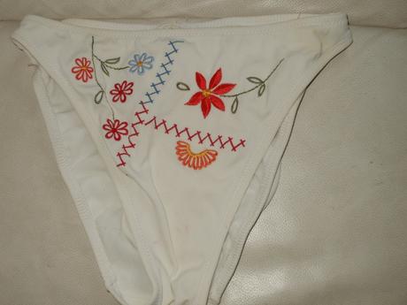 Vyšívané plavky, m