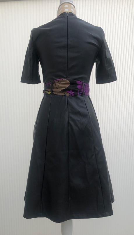 Kožené šaty s vreckami, 34