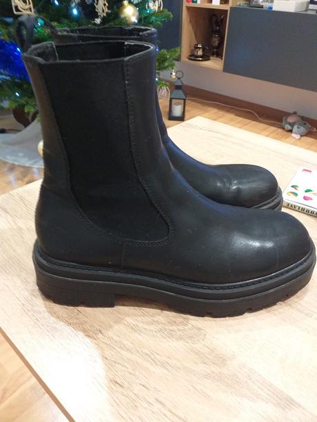 Dievcenske cizmy, 39