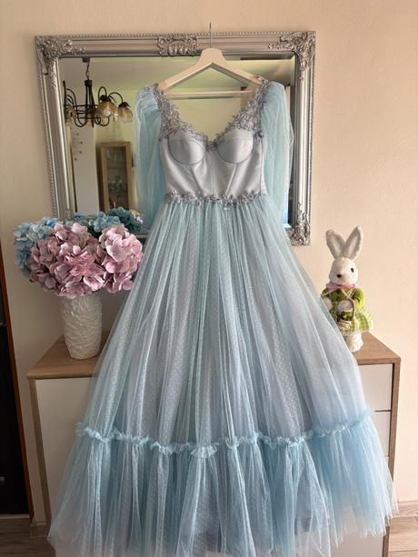 Romantické bledomodré šaty, s