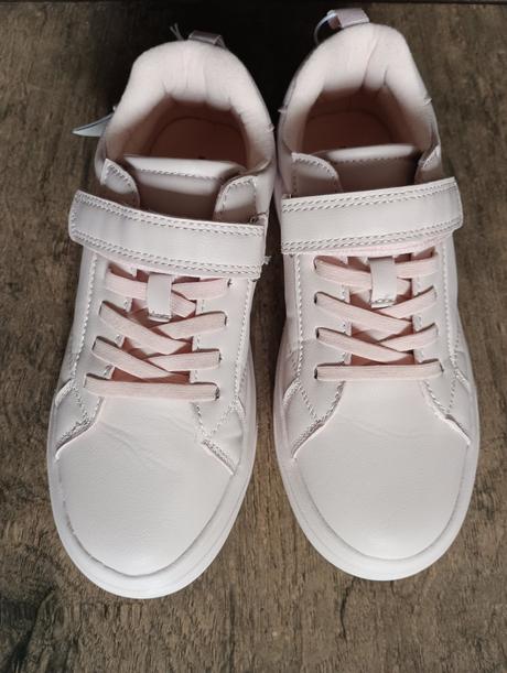 Nenosené tenisky, reserved,35