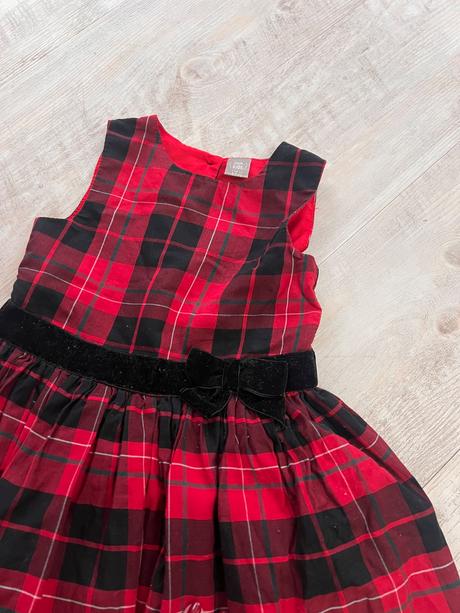 Šaty vianočné, 110