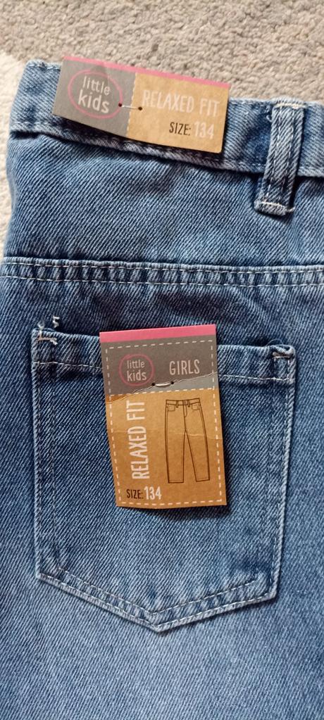 Balík pekného dievčenského oblečenia 134/140, 122–134