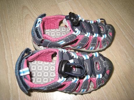 Krásne športové sandálky takmer nové, mckinley,23