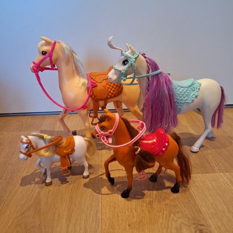 Barbie nabytok a kone, 