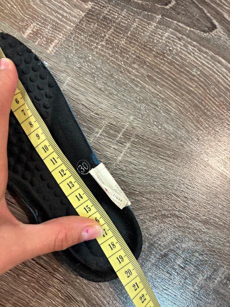 Tommy hilfiger nazuvacie tenisky č.30, tommy hilfiger,30