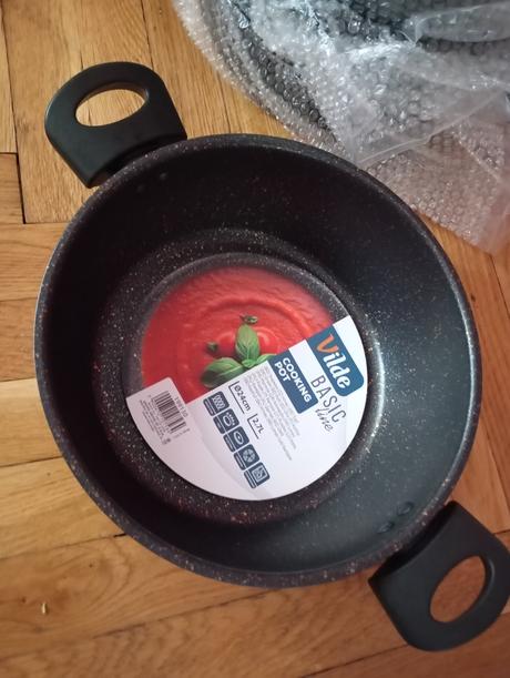 Hrniec s granitovym povrchom,