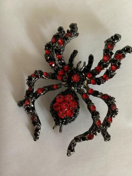 Brošňa pavúk červená,