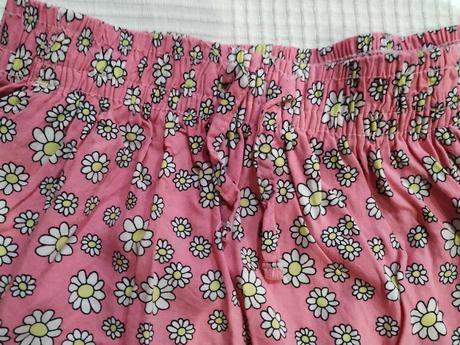 Ružová sukňa s kvetmi, 134