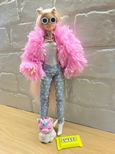 Barbie s prasiatkom,