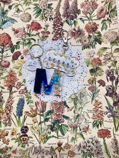 Kľúčenka s príveskom zo živice, 