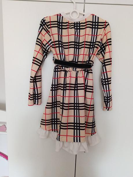 Šaty na jeseň, 128