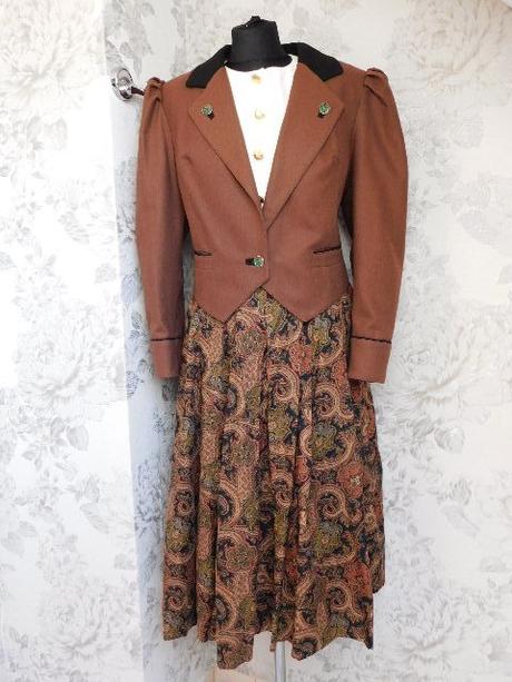 Luxusny vlneny kroj, 40