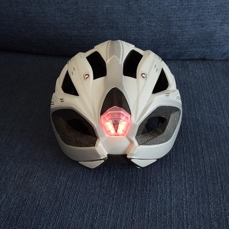 Prilba na bicykel, l