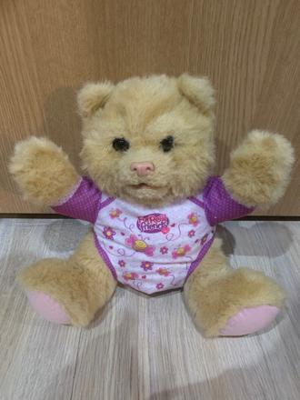 Macko vydáva zvuky, 