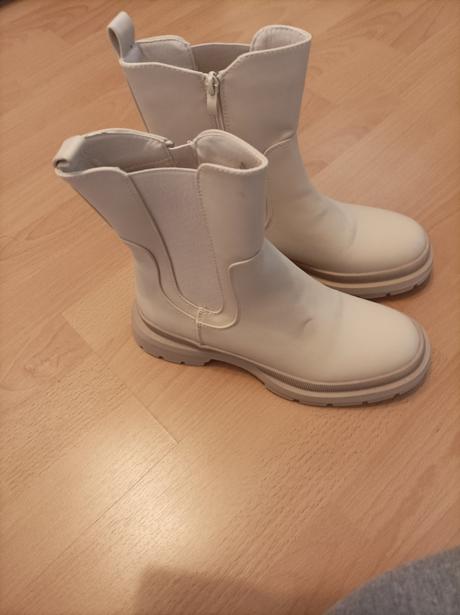 Štýlové kotníkové čižmy už aj s poštou, 40