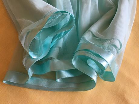 Slavnostne saty tyl a stuzka, 110