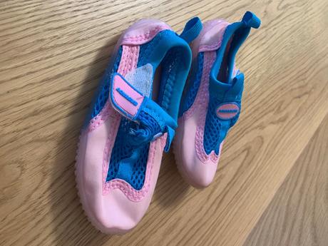 Topánky do vody, 24