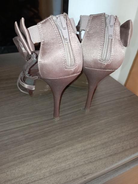 Sandále na podpätku, 39