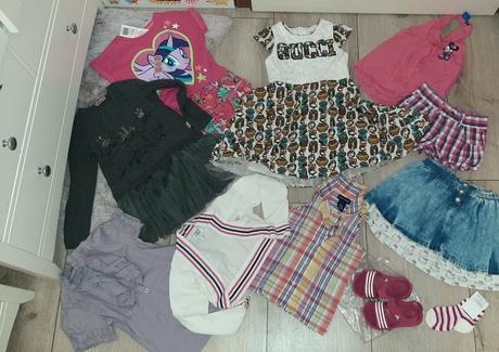 Taška plná vecí armani, gucci, pompdelux, benetton, 104–116