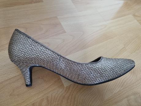 Zlatisté lodičky, 36