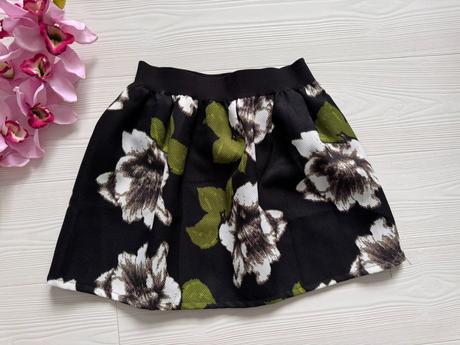 Kvetovaná nariasená sukňa, m