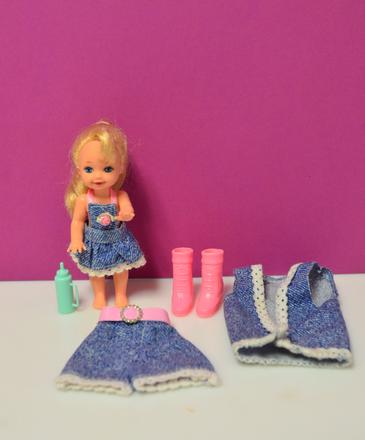 Barbie oblečenie a shelly bábika, 
