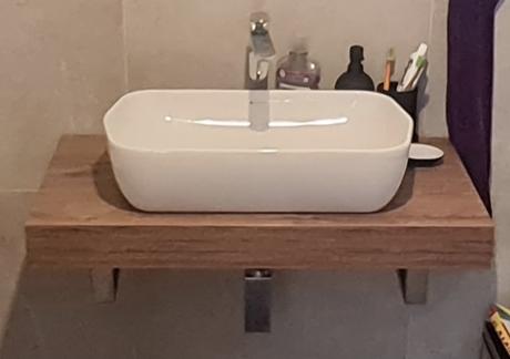 Doska pod umývadlo a konzoly, 