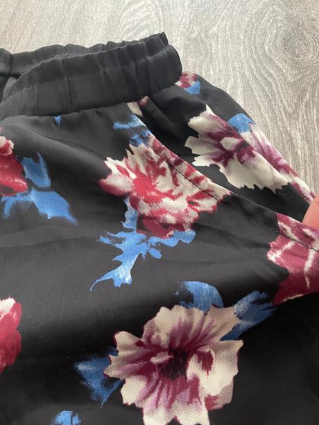 Saténové elegantné kraťasy, s