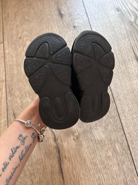 Prechodné čižmy, 23