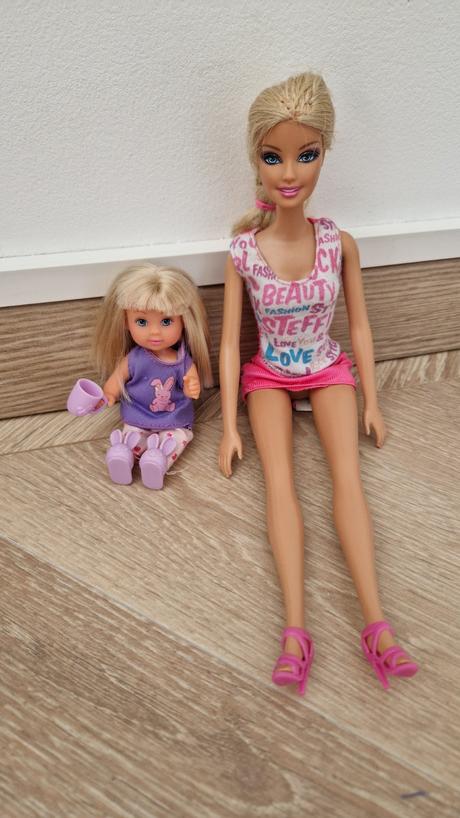 Barbie mamička s dcérou., 