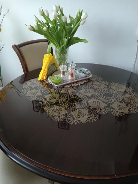 Predám okrúhly stôl, 