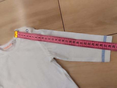 Nádherné tričko, 62