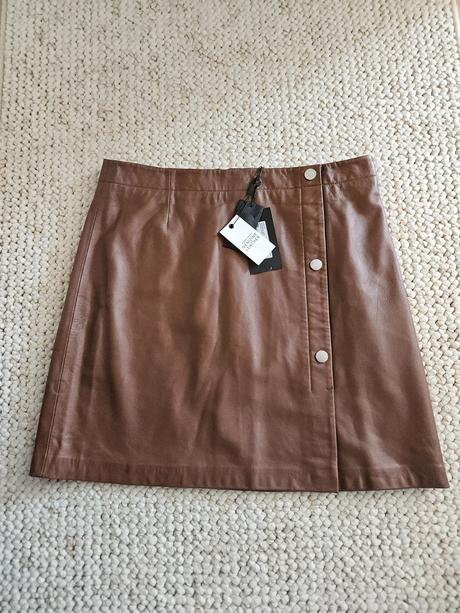 Kožená sukňa, 42