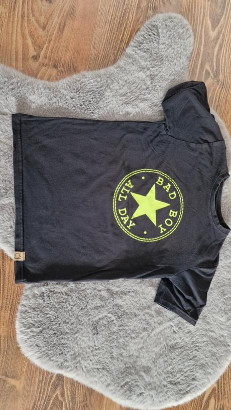 Tričko čiernoneónové, 134