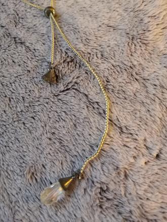 Náhrdelník s kryštálom,