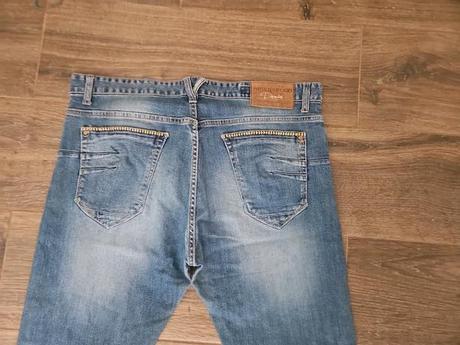 Elastické rifle na gombíky, armani,xl