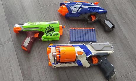 Nerf s nábojmi,