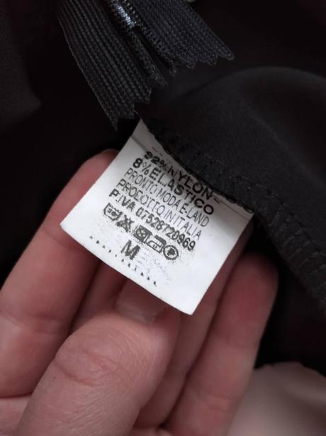 Krásne šaty s golierom pronto moda, m