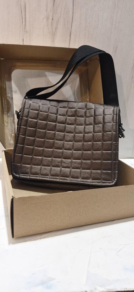 Crossbody,