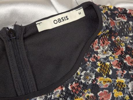 Kvalitné čipkované šaty, m