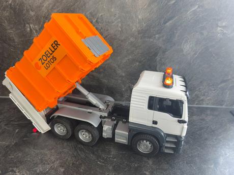 Bruder rôzne autá a doplnky - super stav, 