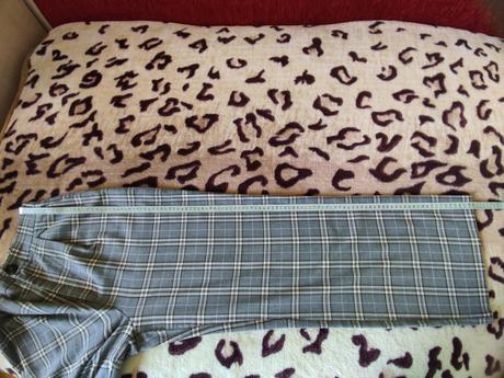 Sede karovane elegantne nohavice s vysokym pasom, 40