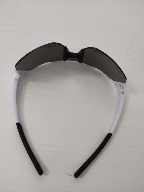 Športové slnečné okuliare,