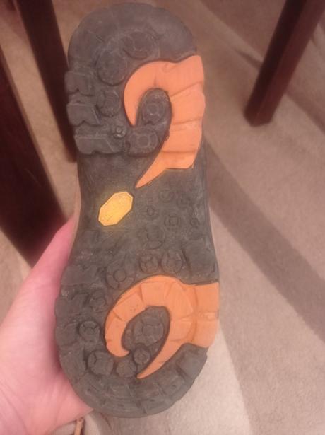 Turisticke kotnikove topanky, 32