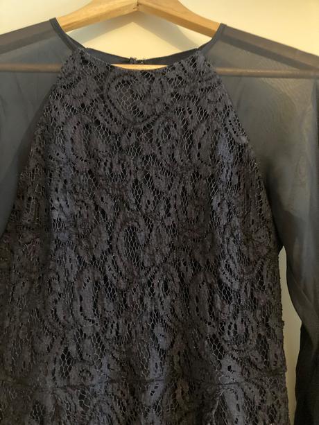 Modré šaty s čipkou, 38